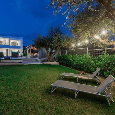 Antonia Villa - Luxurious Serenity With Private Pool, By Zantewize Kalipádhon Extérieur photo