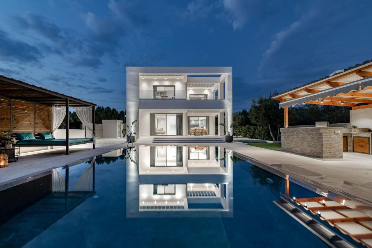 Antonia Villa - Luxurious Serenity With Private Pool, By Zantewize Kalipádhon Extérieur photo