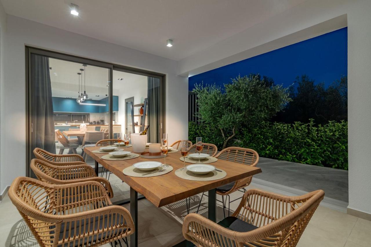 Antonia Villa - Luxurious Serenity With Private Pool, By Zantewize Kalipádhon Extérieur photo