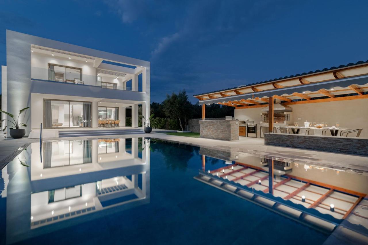 Antonia Villa - Luxurious Serenity With Private Pool, By Zantewize Kalipádhon Extérieur photo